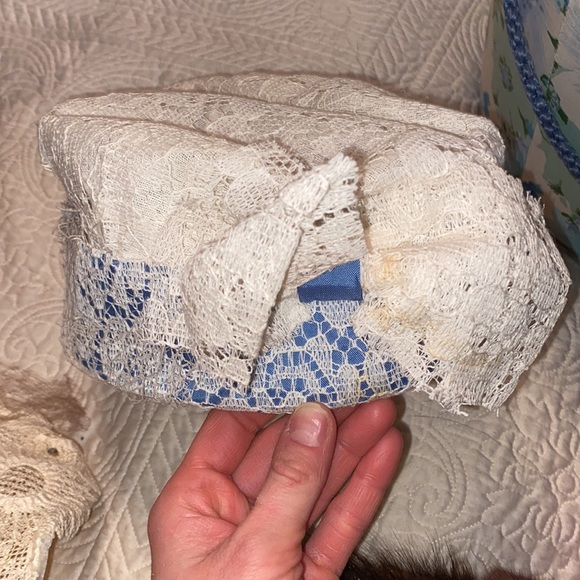 Gorgeous Vintage Hat box with assorted hats including Fur hats - Picture 7 of 15